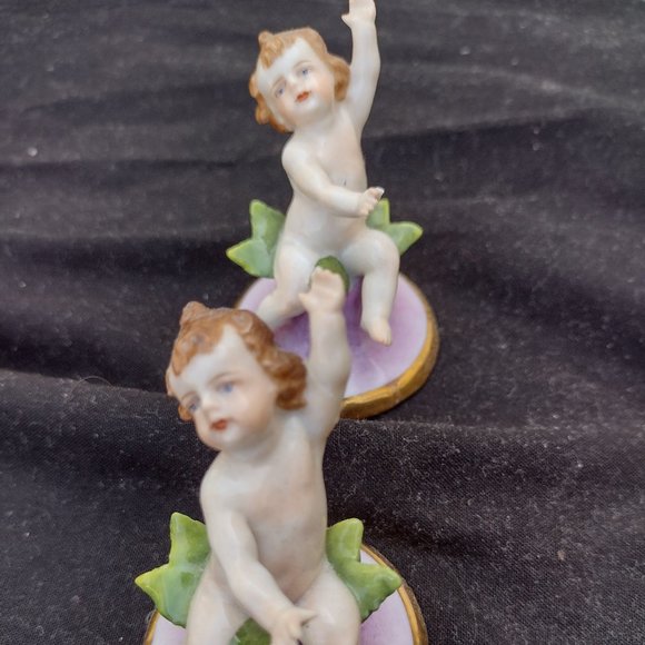 MZ Dresden Cherub/Putti figures, 2- identical pair. Mint condition, early 20th C - Picture 1 of 6